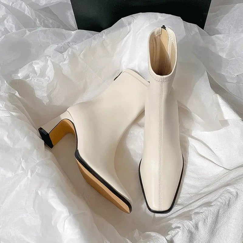 Bottines courtes pour femmes en cuir à bout carré talon 8 cm
