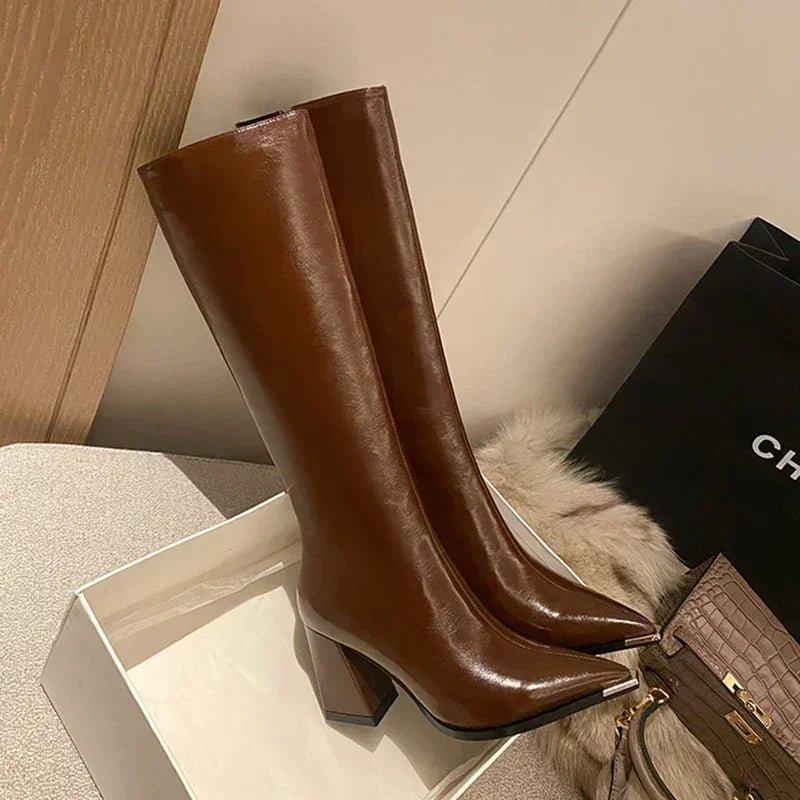 Bottes hautes à bout pointu avec zips latéraux