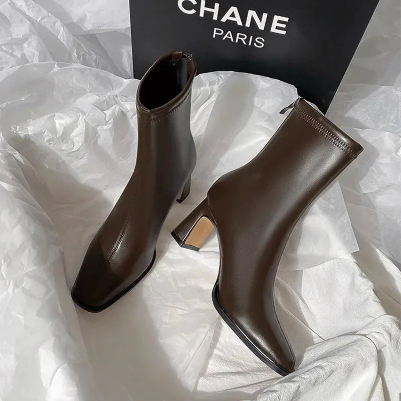Bottines courtes pour femmes en cuir à bout carré talon 8 cm