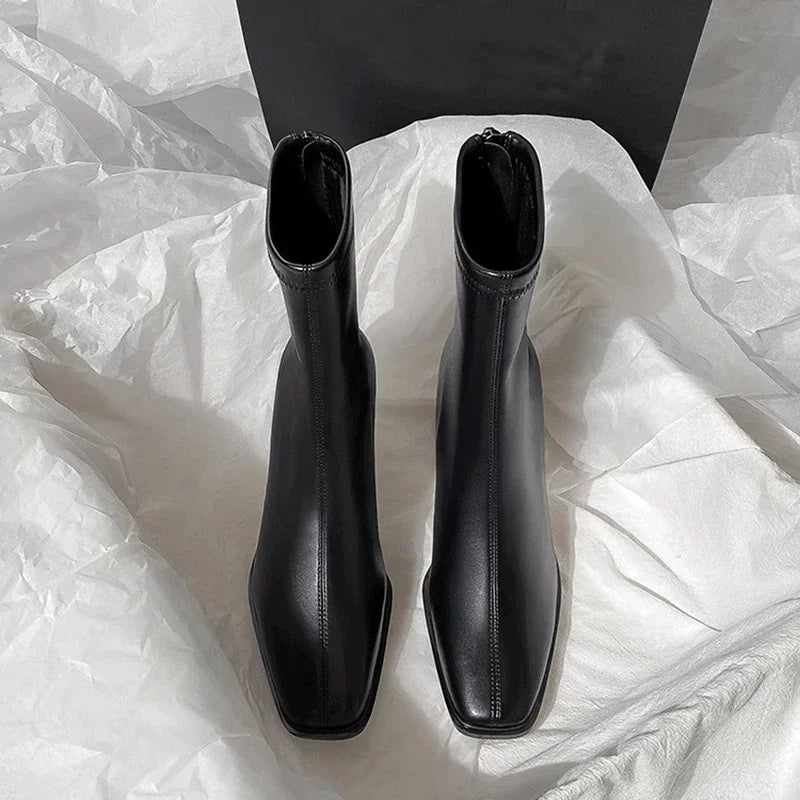 Bottines courtes pour femmes en cuir à bout carré talon 8 cm