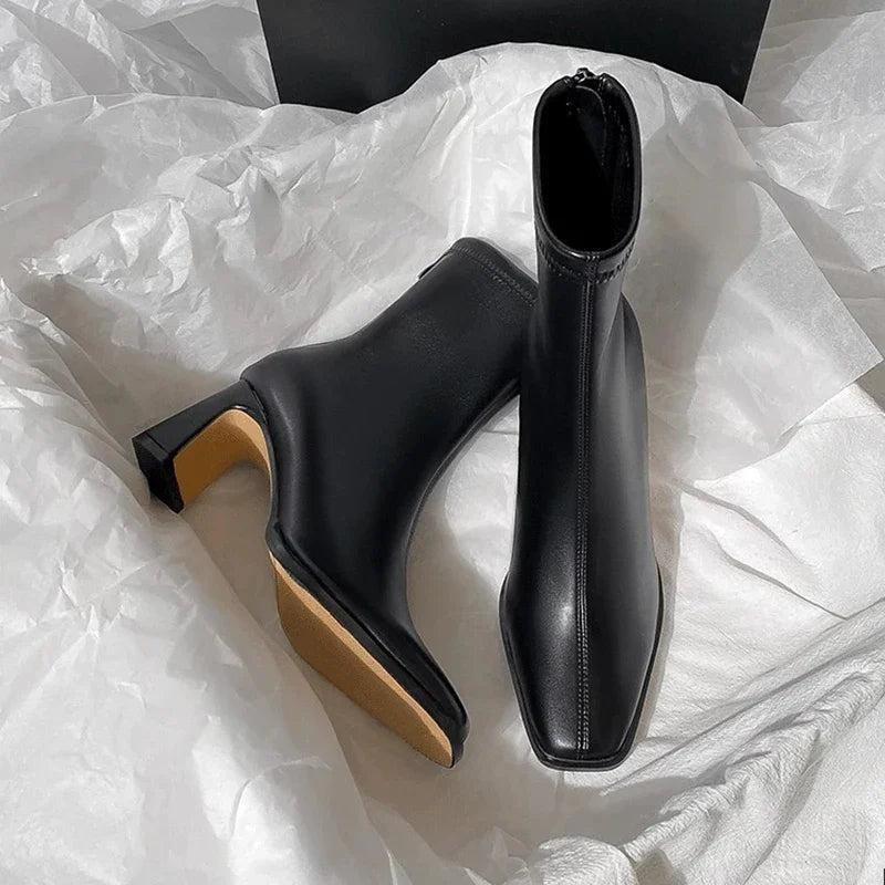 Bottines courtes pour femmes en cuir à bout carré talon 8 cm