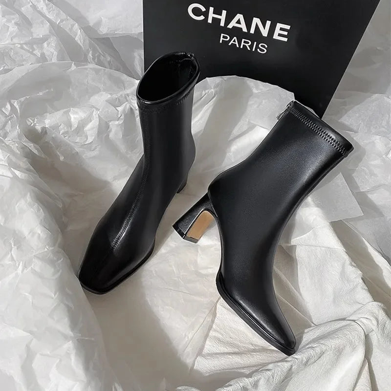 Bottines courtes pour femmes en cuir à bout carré talon 8 cm