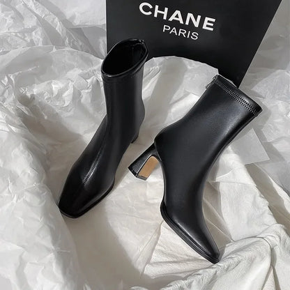 Bottines courtes pour femmes en cuir à bout carré talon 8 cm