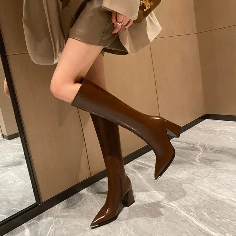 Bottes hautes  à bout pointu avec zips latéraux