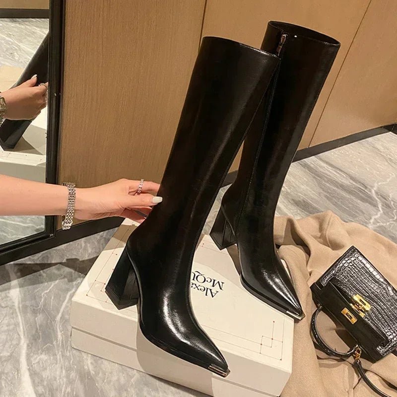 Bottes hautes  à bout pointu avec zips latéraux